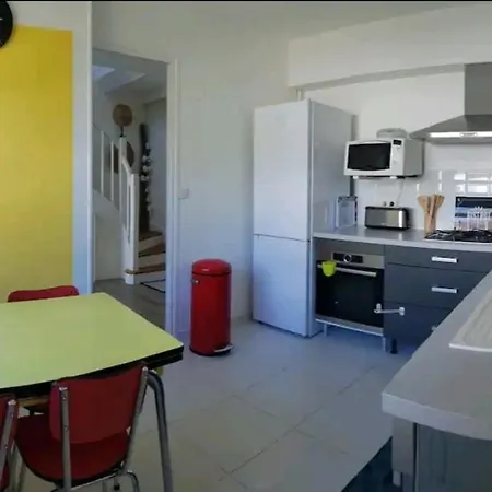 Du Moulin, Au Bord De L'eau