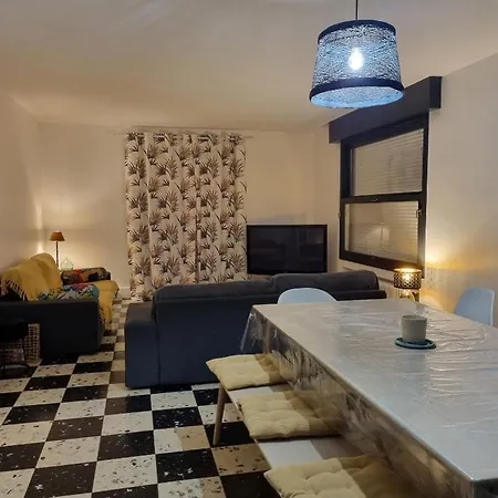 Du Moulin, Au Bord De L'eau