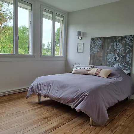 Du Moulin, Au Bord De L'eau