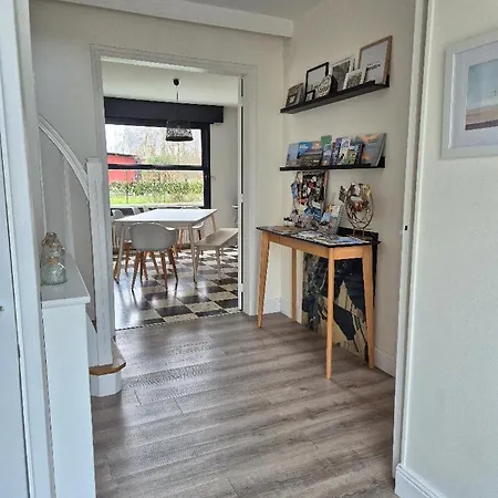 Du Moulin, Au Bord De L'eau