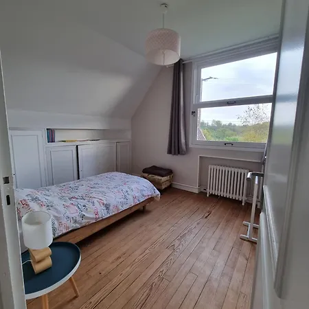 Du Moulin, Au Bord De L'eau