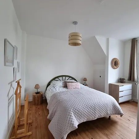 Du Moulin, Au Bord De L'eau *